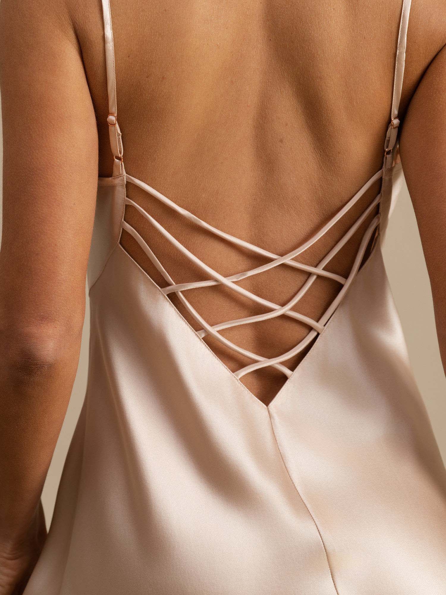 Robe Fourreau en Pure Soie Croisée dans le Dos - Image 40