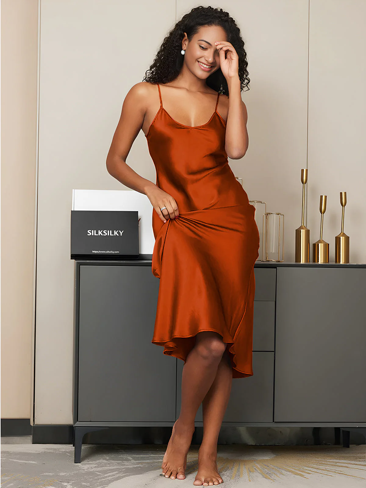 Chemise de Nuit Longue en Soie Classique à Bretelles Spaghetti - Image 25