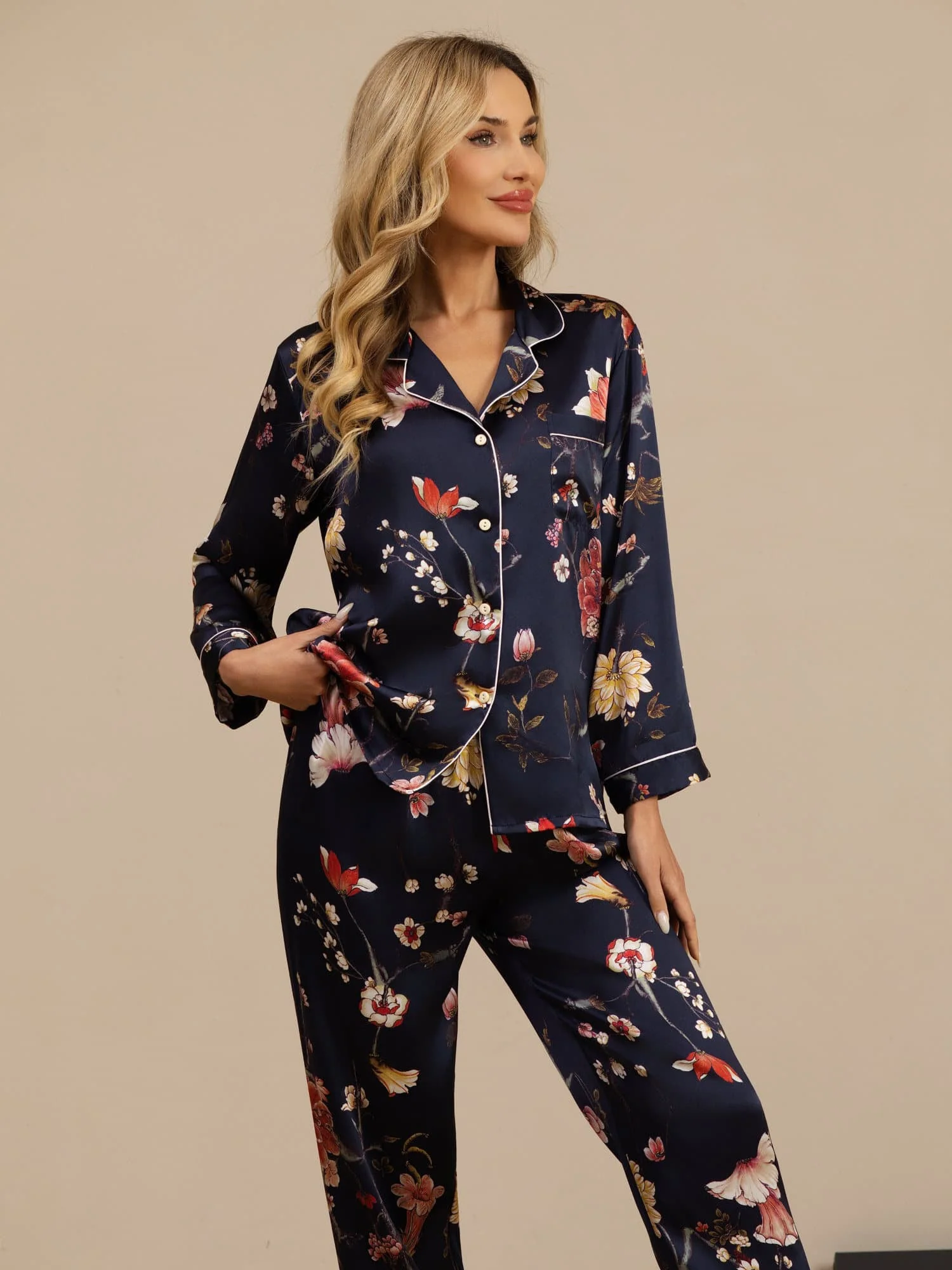 Ensemble De Pyjama En Soie Pure Pour Femme À Imprimé Floral Bleu Marine Manches Longues À Col Revers Et Boutons - Image 5
