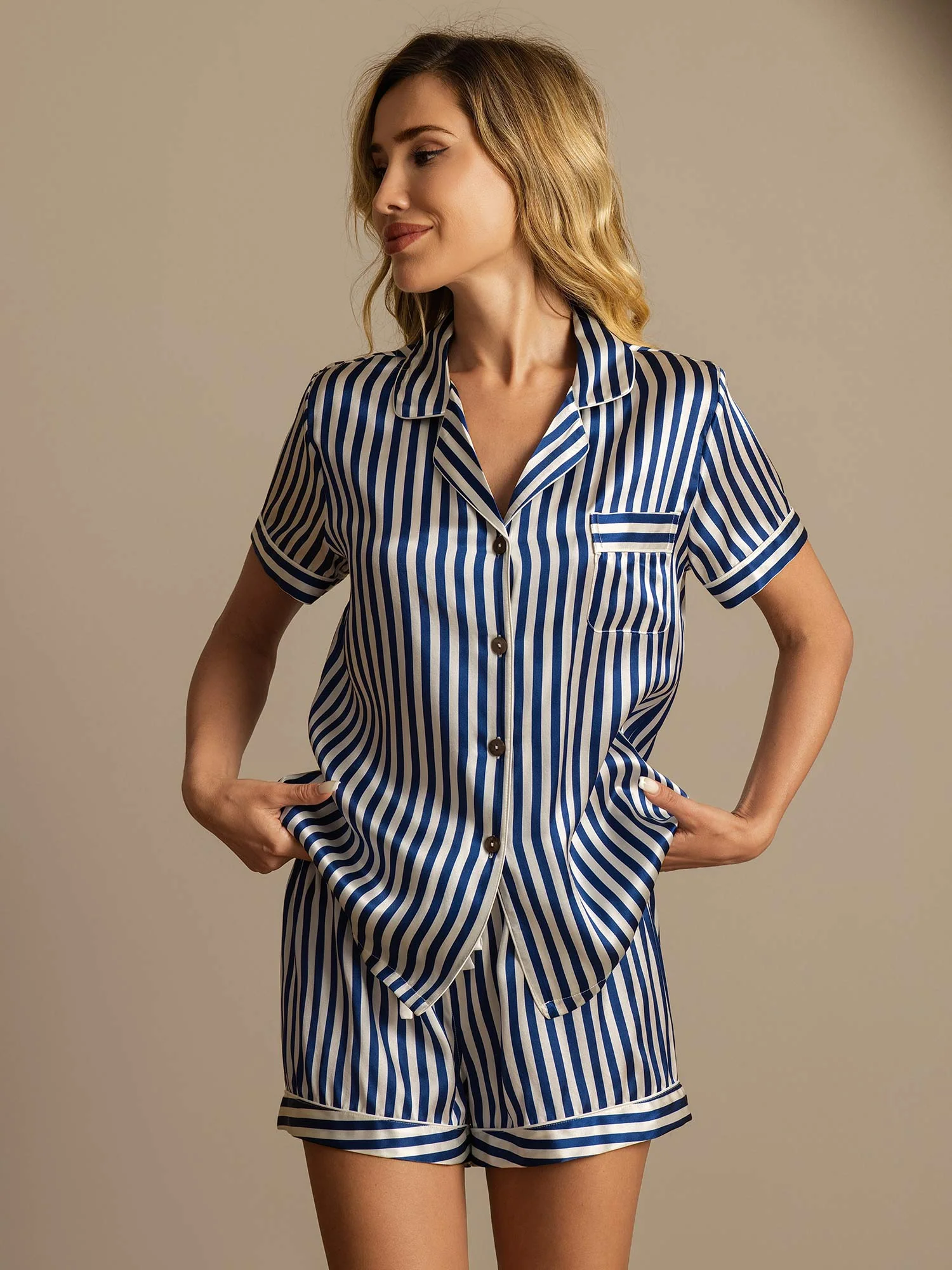 Pyjama Pour Femme En Soie Pure À Rayures Manches Courtes Col Notch Avec Shorts - Image 11