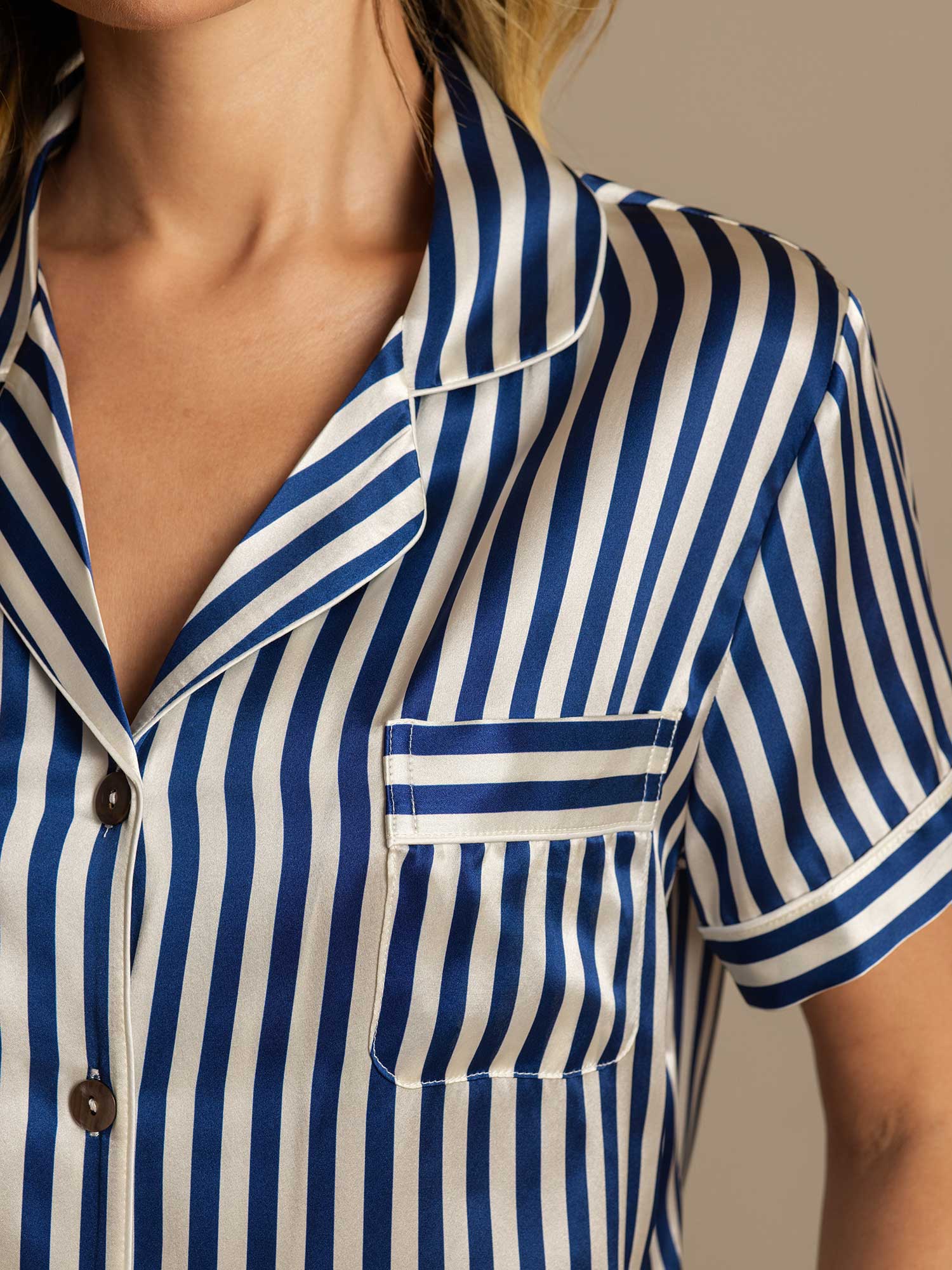 Pyjama Pour Femme En Soie Pure À Rayures Manches Courtes Col Notch Avec Shorts - Image 14