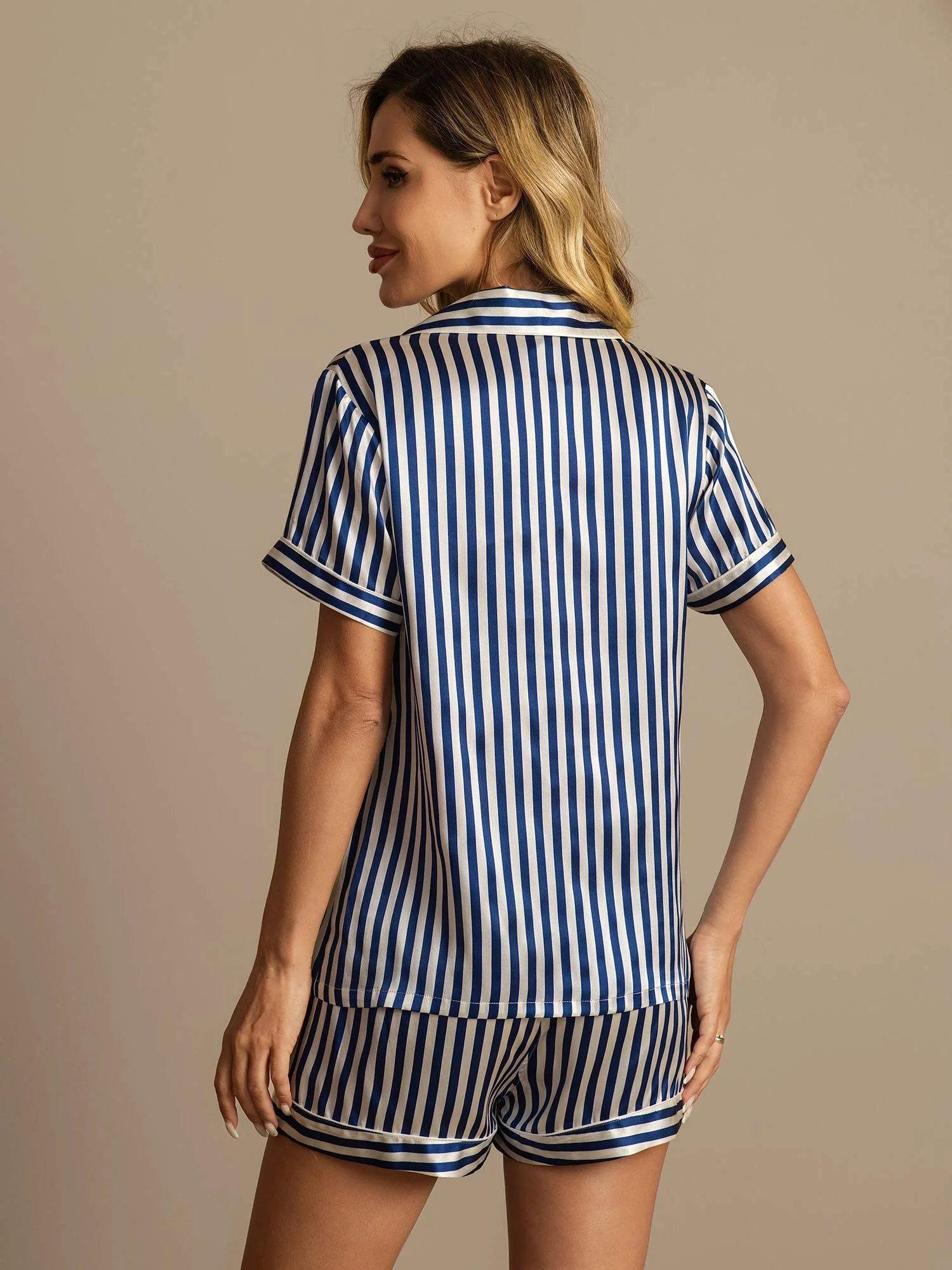 Pyjama Pour Femme En Soie Pure À Rayures Manches Courtes Col Notch Avec Shorts - Image 9