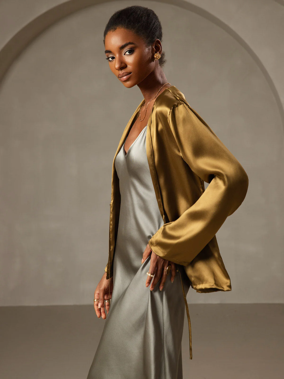 Robe Longue en Soie avec Bretelles Spaghetti - Image 32