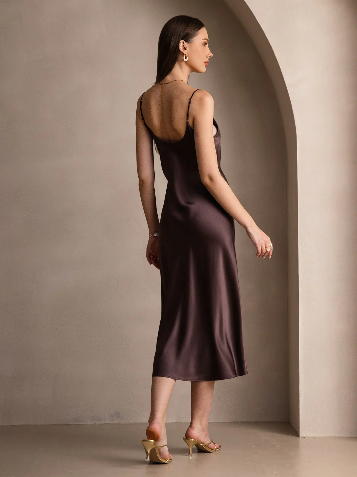 Robe Longue en Soie avec Bretelles Spaghetti - Image 40