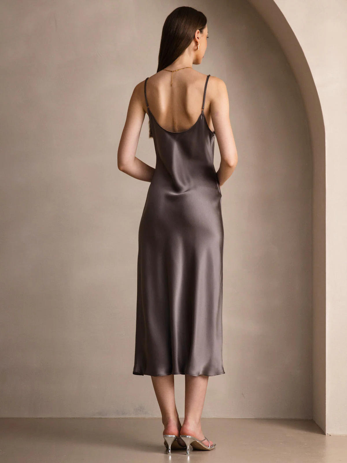 Robe Longue en Soie avec Bretelles Spaghetti - Image 70