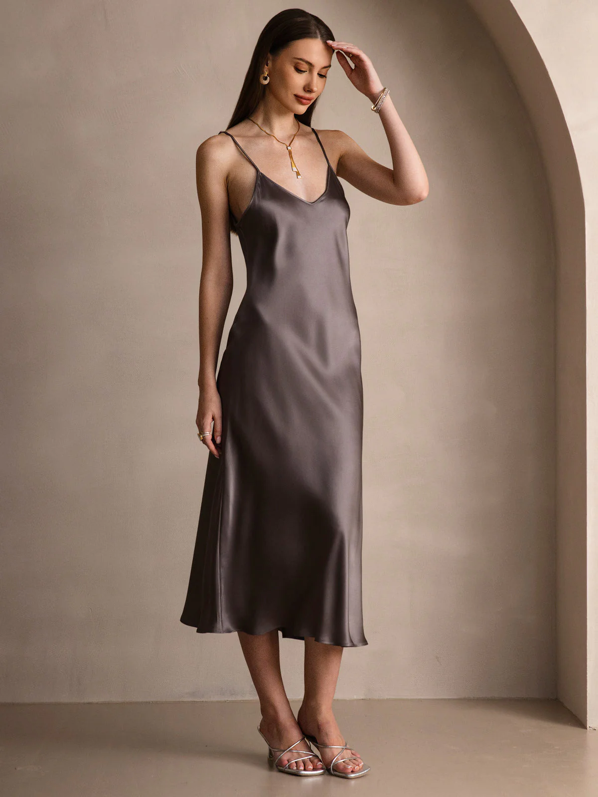 Robe Longue en Soie avec Bretelles Spaghetti - Image 75