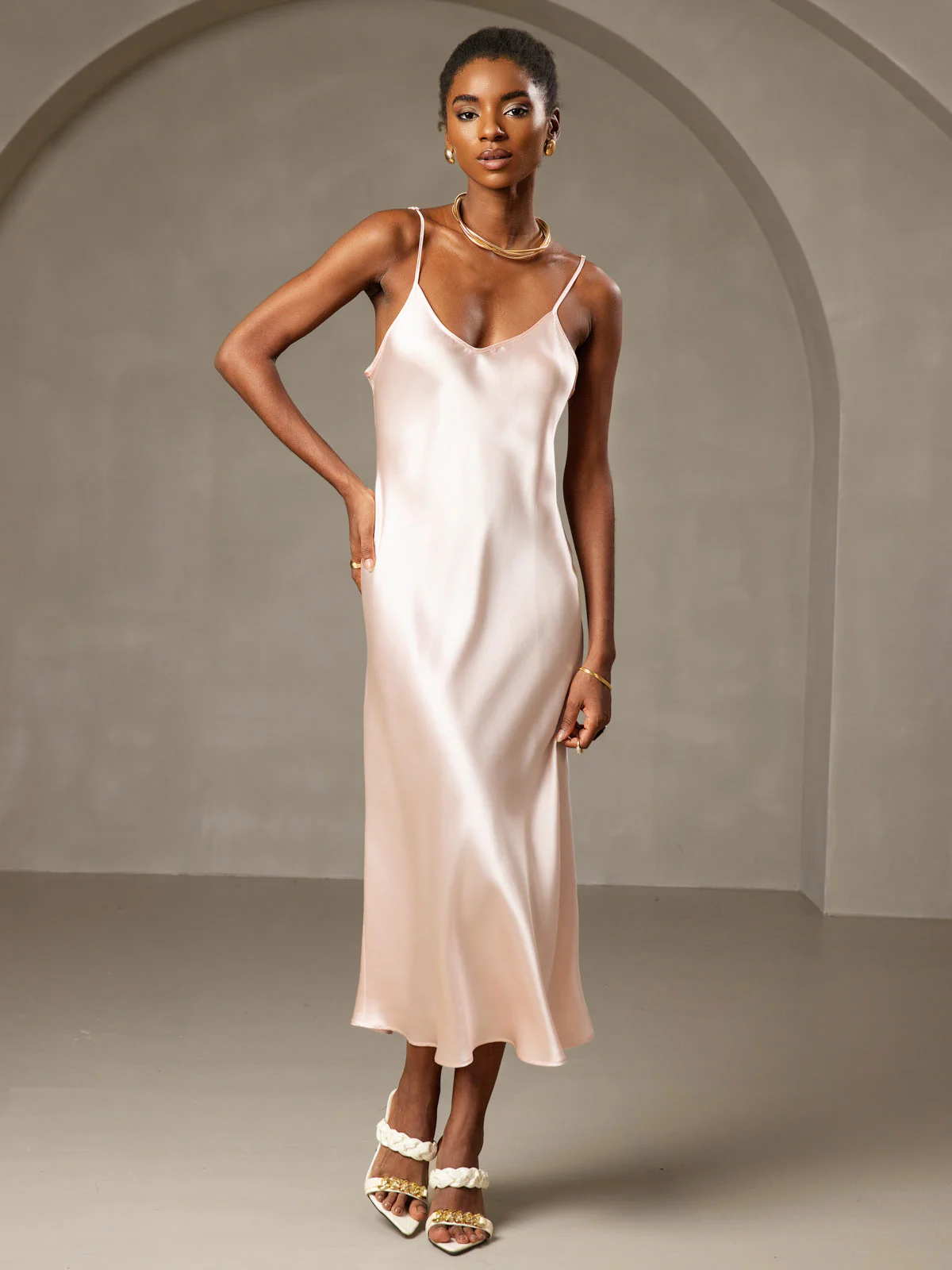 Robe Longue en Soie avec Bretelles Spaghetti - Image 78