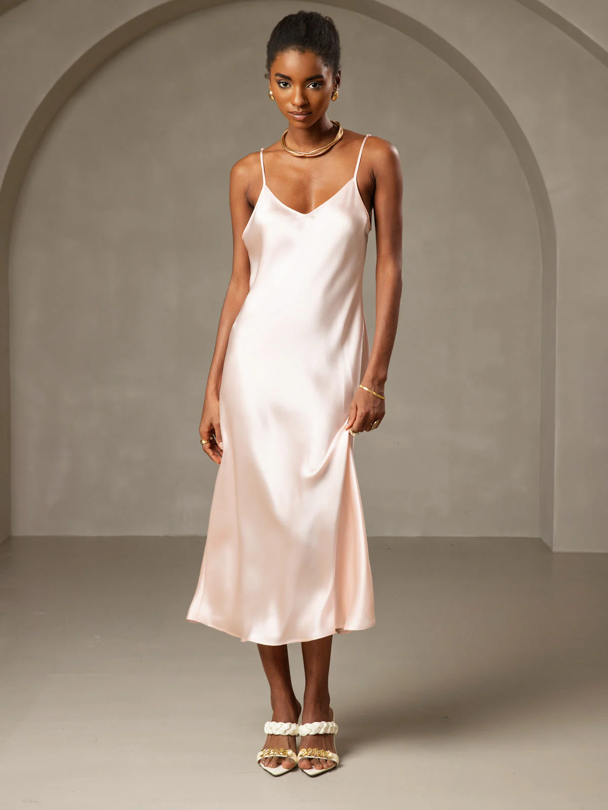 Robe Longue en Soie avec Bretelles Spaghetti - Image 79