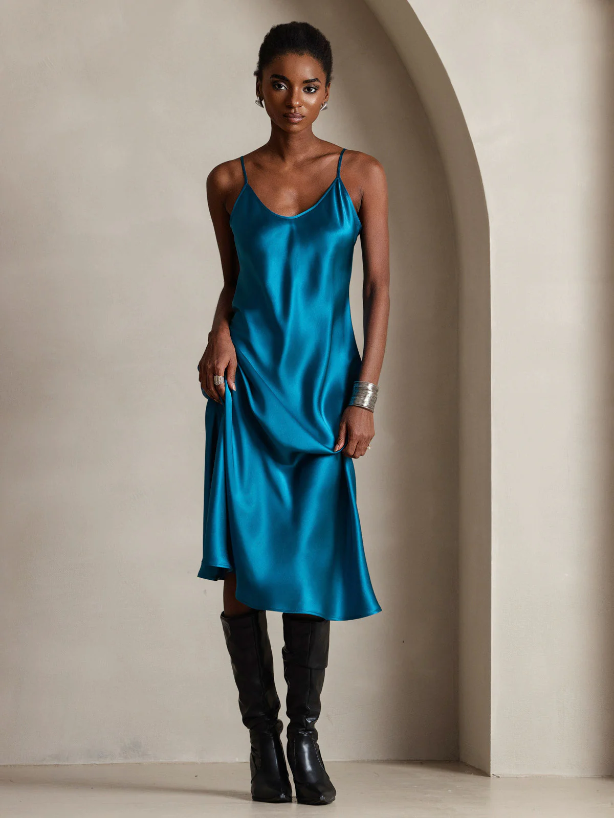 Robe Longue en Soie avec Bretelles Spaghetti - Image 90